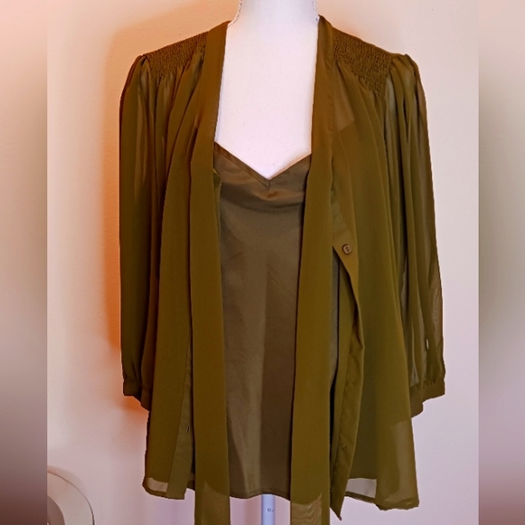 💰East 5th Avenue Blouse w/Camisole - Picture 2 of 16